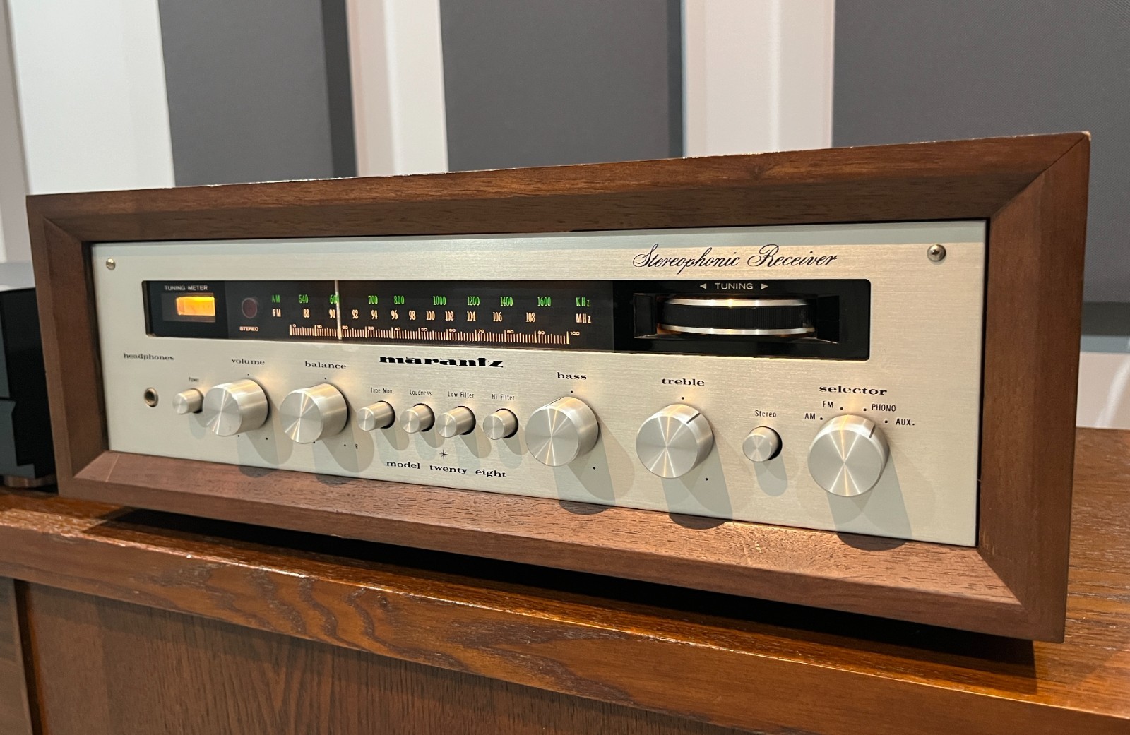Vintage Marantz 28 receiver