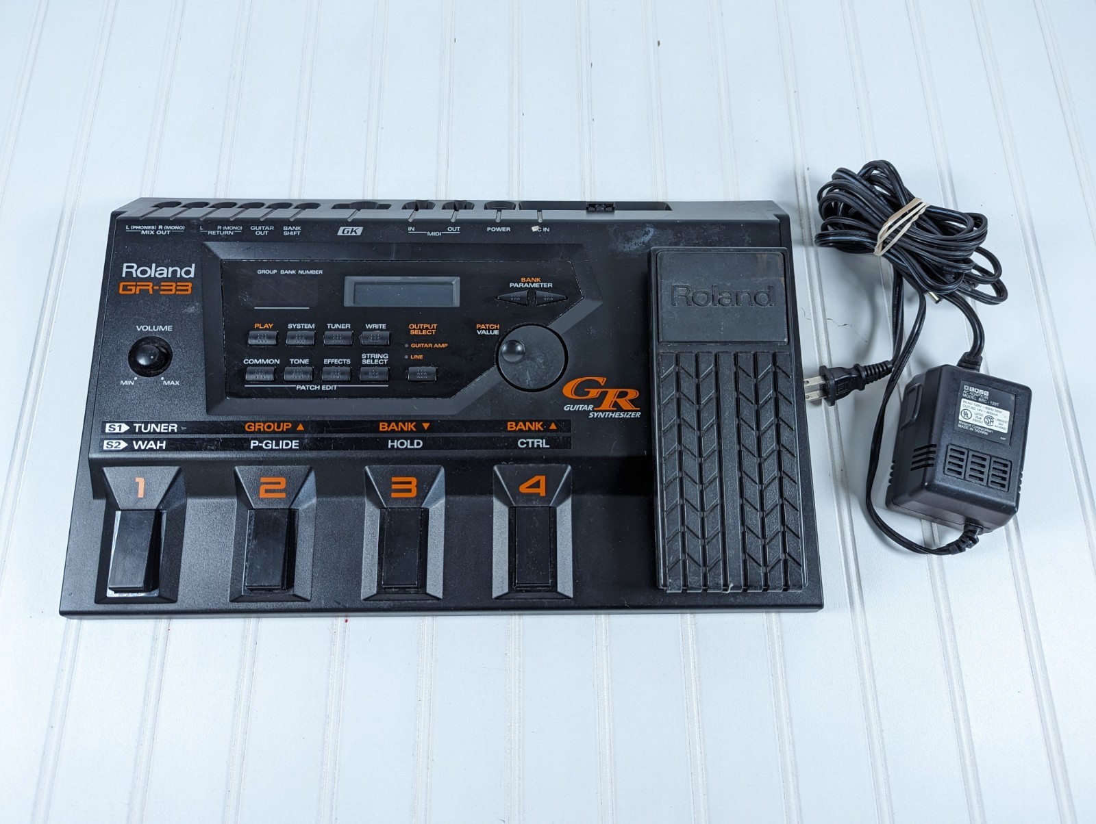 Roland GR-33 Guitar Synthesizer Multi-Effects Processor W/ Power Supply