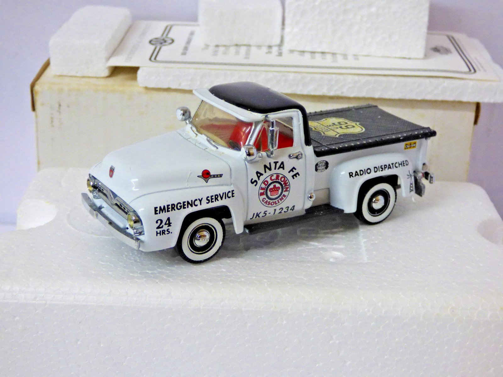 Matchbox  Yesteryears 55 Ford F100 Red Crown Emergency Service Santa Fe Route 66
