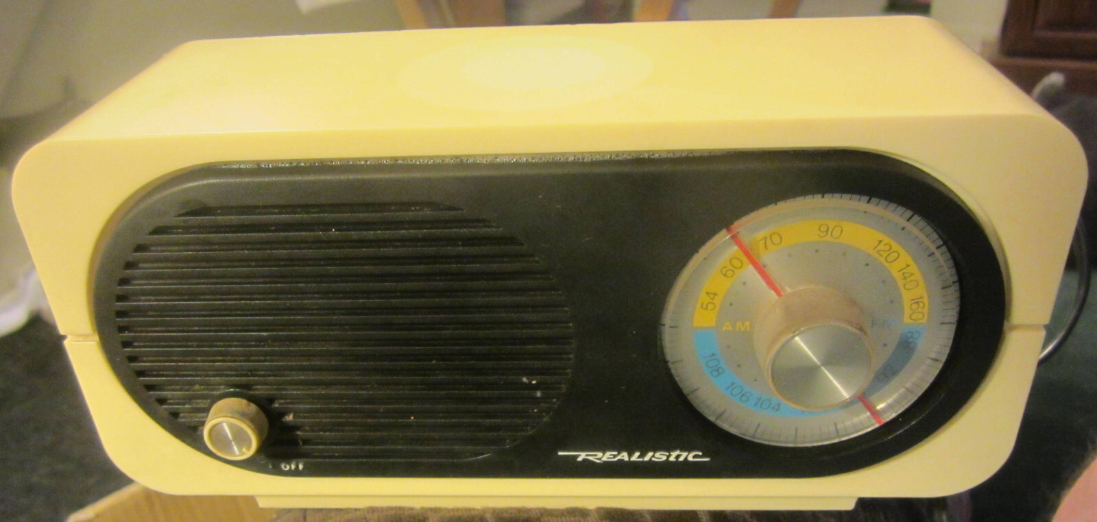 8.5" X 3" ,12-687 Realistic AM/FM Radio Tested Works  Radio Shack VTG,Tandy