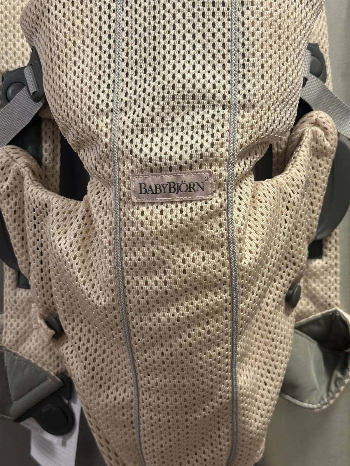 BabyBjörn 021056US Baby Carrier Mini 3D 7-25lbs Blush Pink And Gray Cooling Mesh