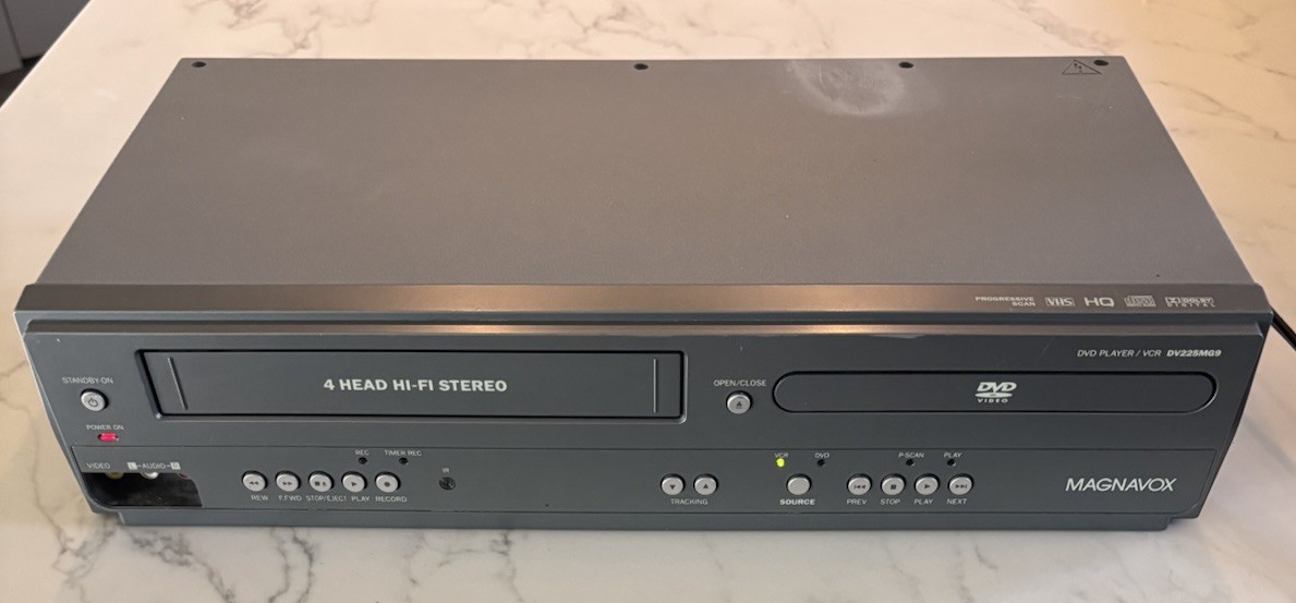 Magnavox DV225MG9 DVD VCR Combo Player Recorder 4-Head Hi-Fi Stereo VHS For Part