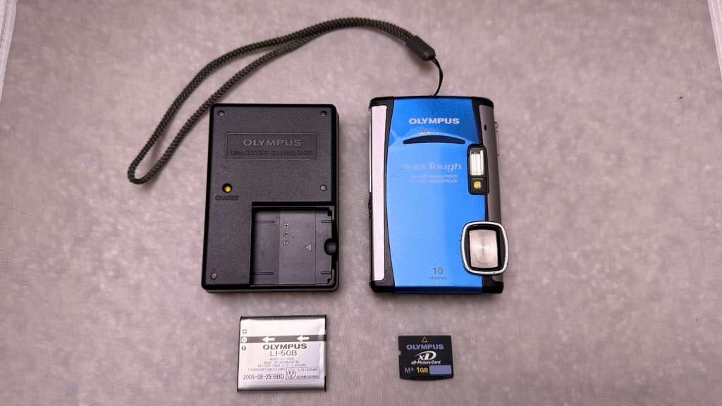 Olympus Stylus Tough-6000 10MP Digital Camera - Blue - TESTED - Bundle