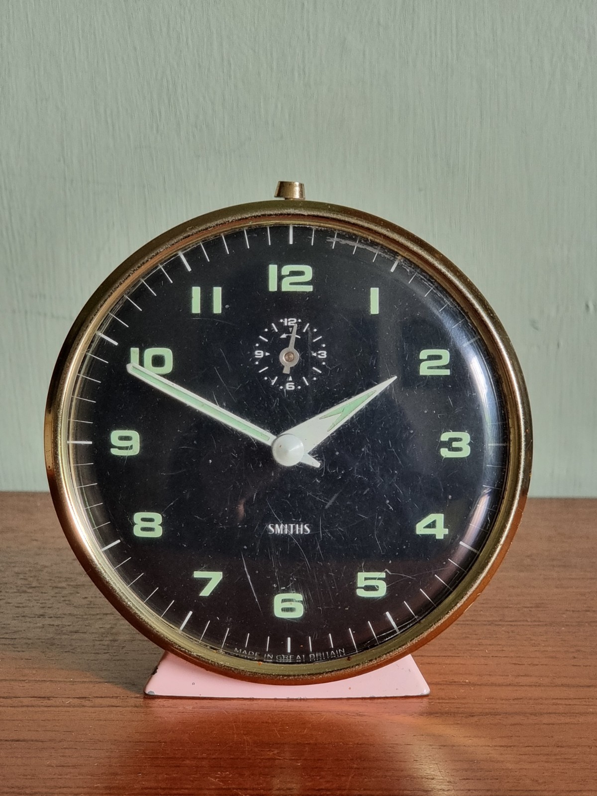 Working Smiths Vintage 1950s Pink Mid-Century Alarm Clock Wind-Up English Retro