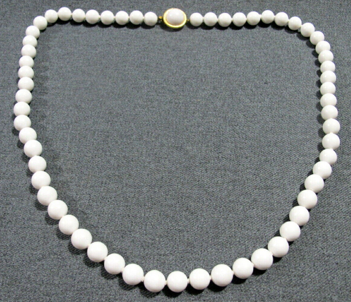 Vintage nice cab clasp white plastic knotted in between beaded necklace