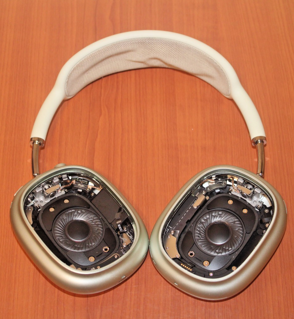 Apple AirPods Max Wireless Over-Ear Headset - Green FOR PARTS NOT WORKING.