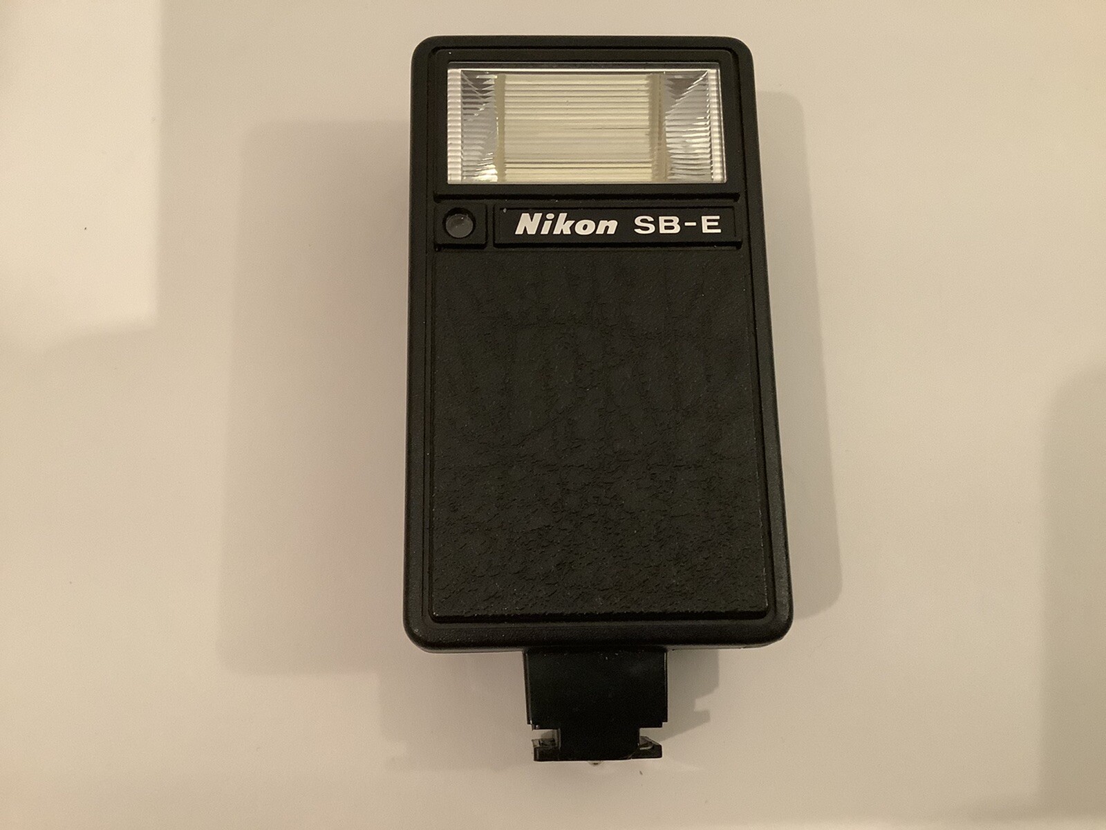 NIKON SPEEDLIGHT SB-E SHOE MOUNT FLASH FOR NIKON - FOR PARTS OR REPAIR -