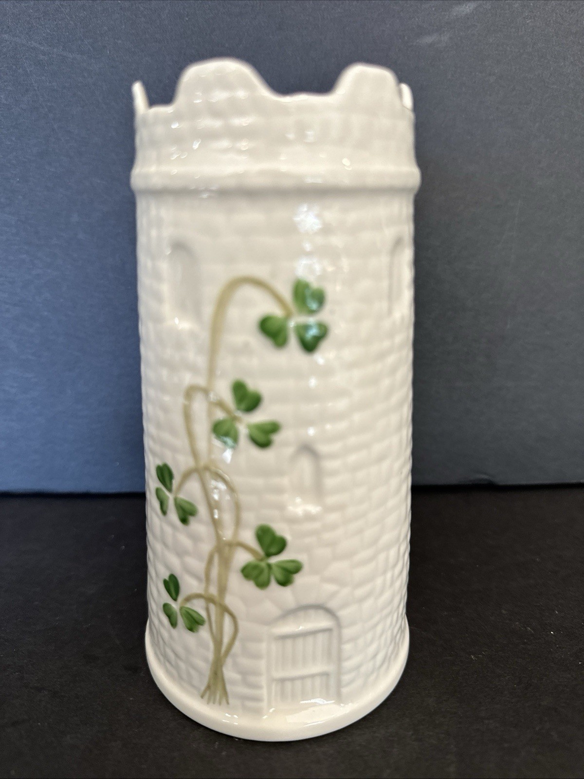 VASE 5.5” Donegal Parian China Irish CASTLE Ireland Green Shamrocks Vintage