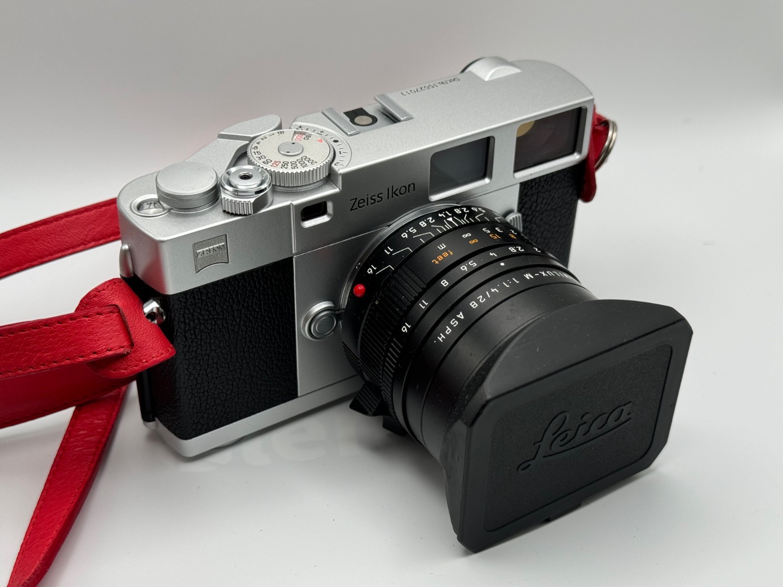 one letter domain name for sale: d.photo