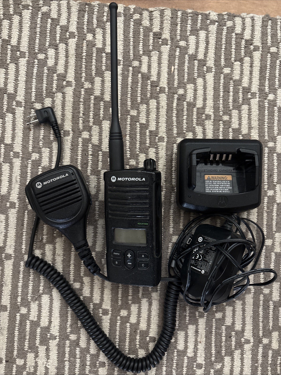 Motorola RDU4160d 2-Way Business Radio 16 Channel 4 Watt UHF