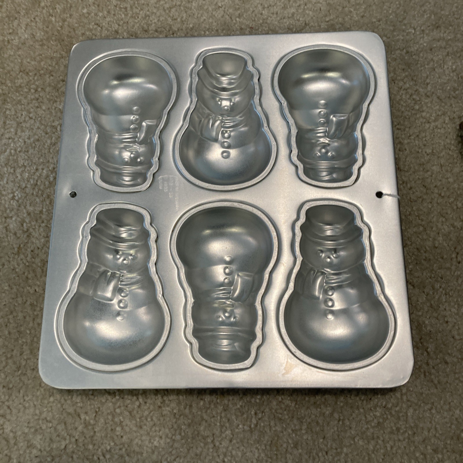 Wilton Snowman 6 Muffin Pan Mold 2105-472