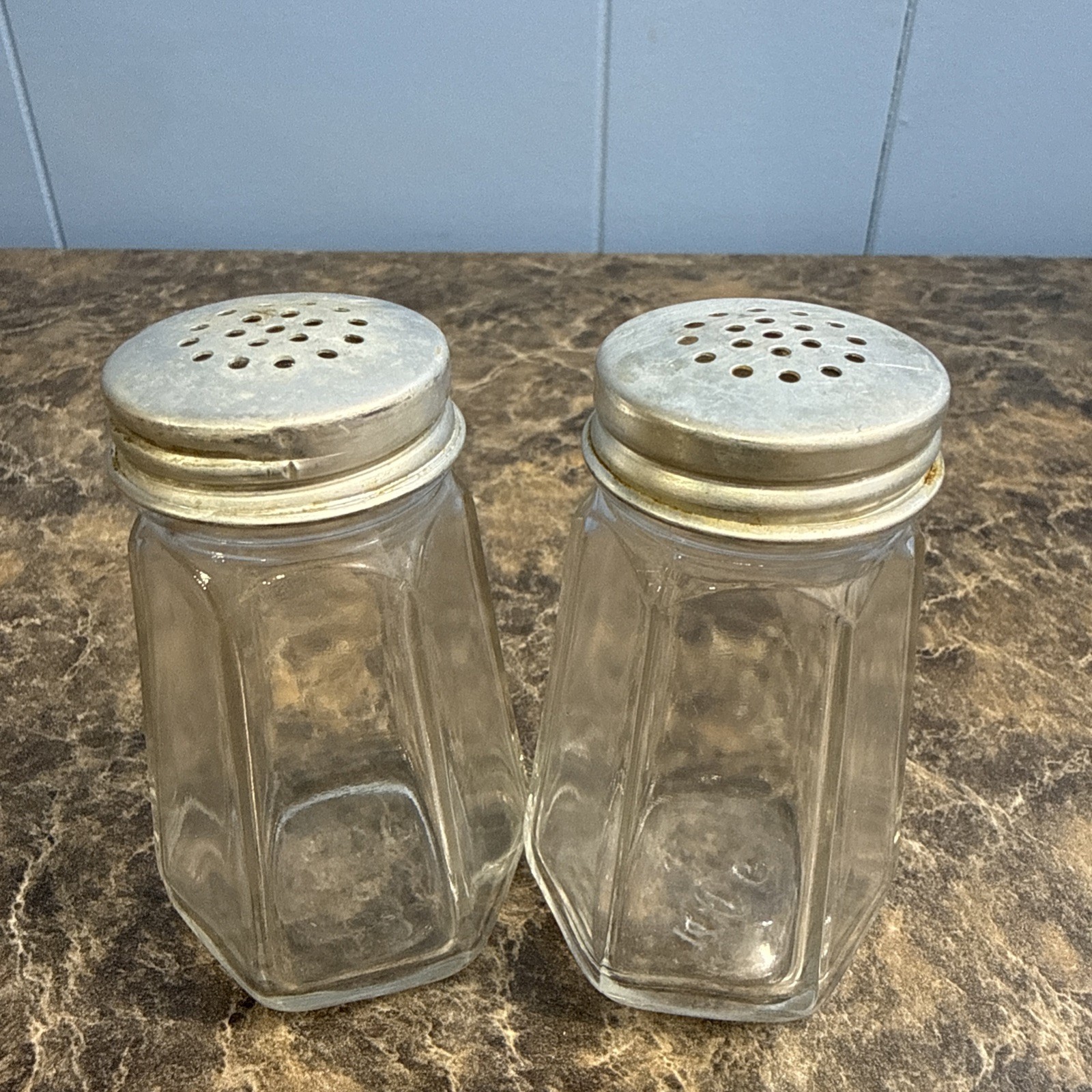 VTG 1920’s-30’s Hazel Atlas Clear Glass Salt/ Pepper Shakers W Lids 3.25" Tall