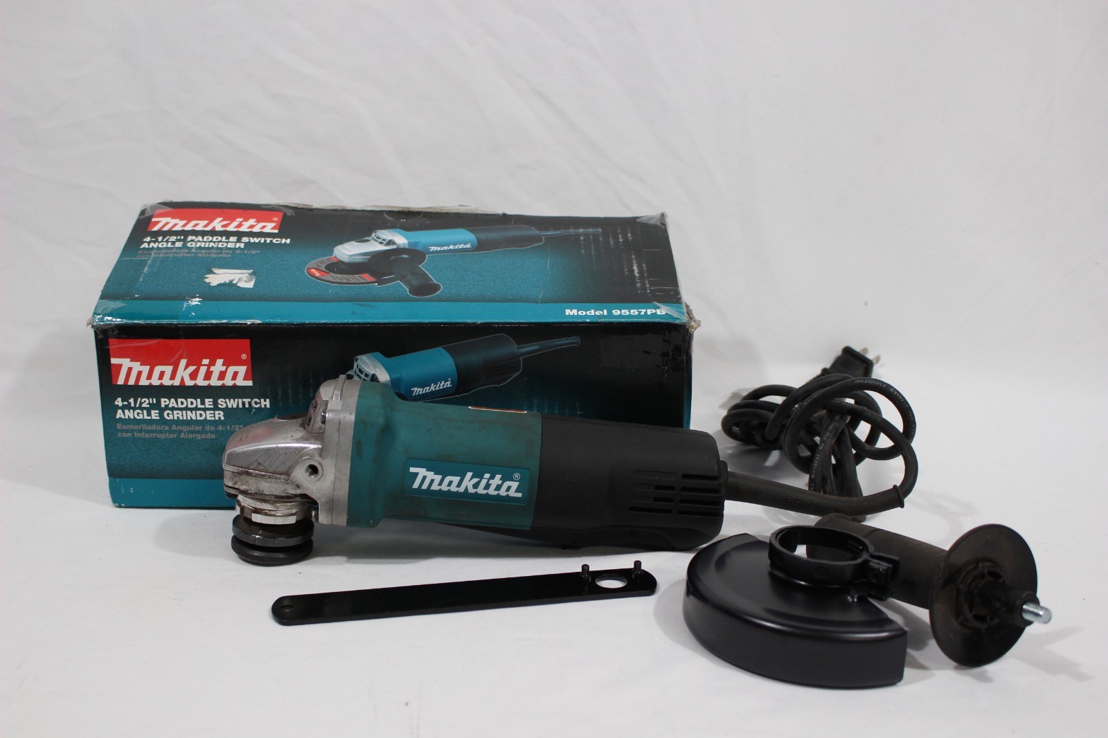 Makita 4-1/2" (115mm) Angle Grinder Model 9557PB Corded Paddle Switch