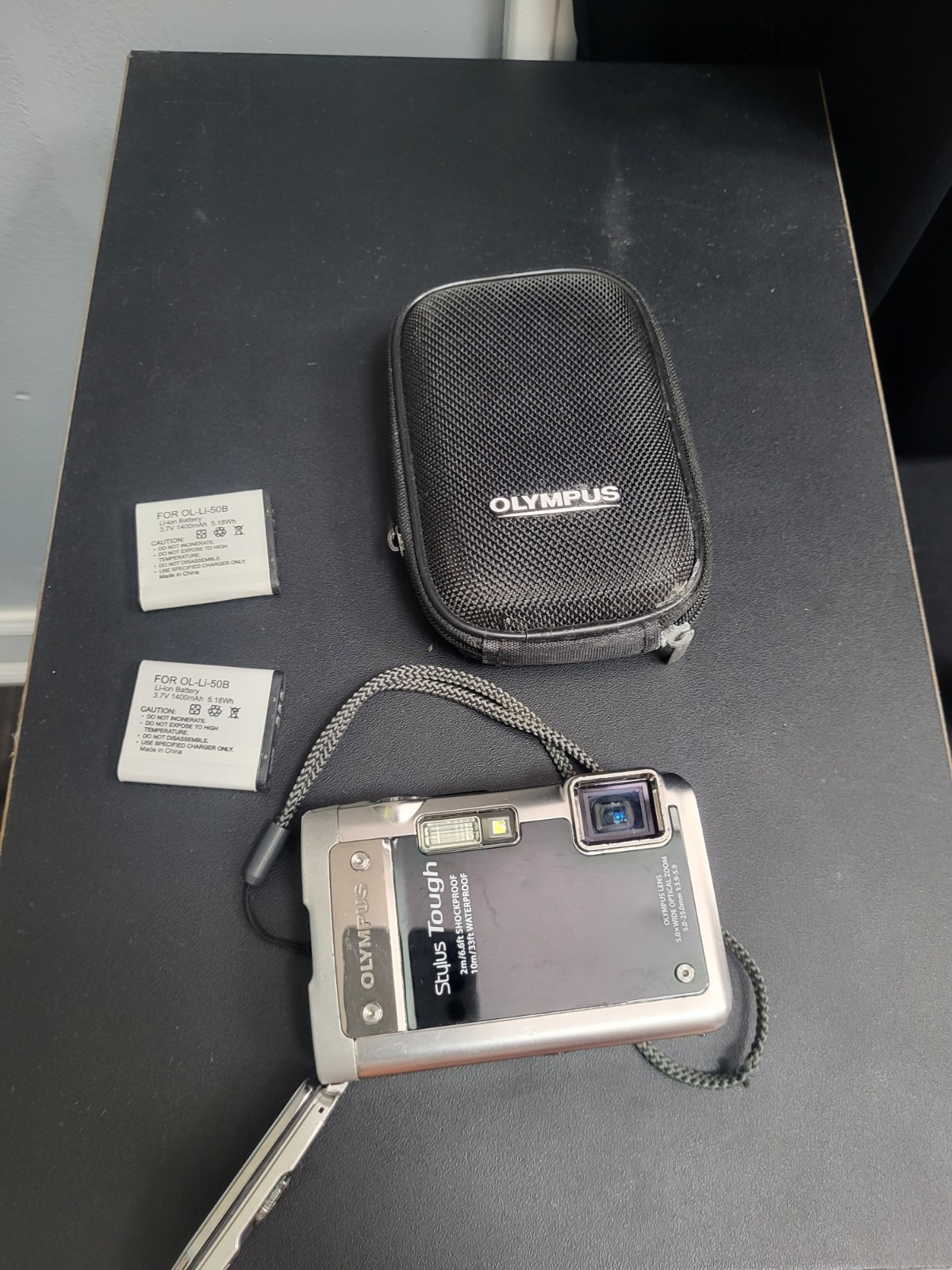 Olympus Digital Camera Stylus Tough 8010 14MP Silver W/ Case  Waterproof Battery