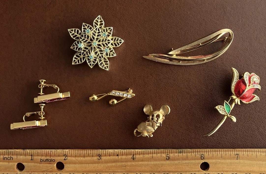 Vintage Signed Lot of 6 Includes Brooches And Earrings