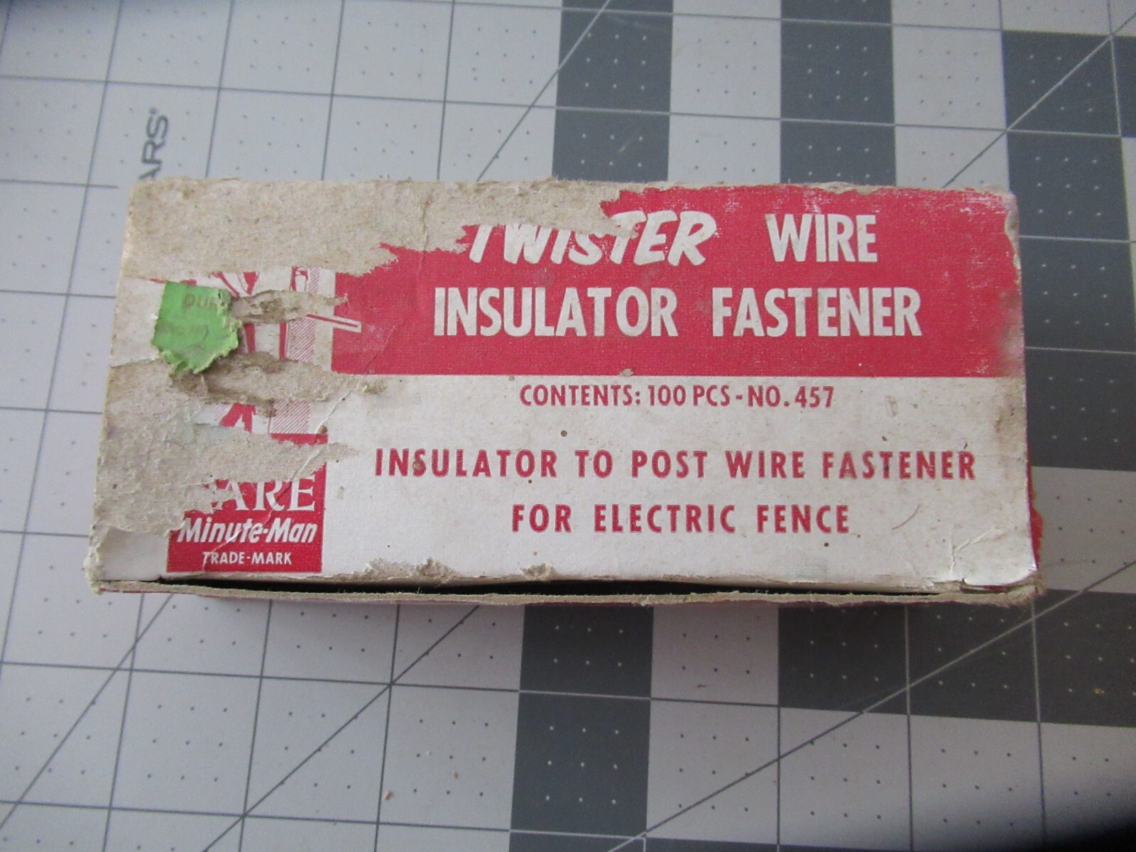 Dare  Electric Fence Twister Wire Insulator to Post Fastener Partial Box