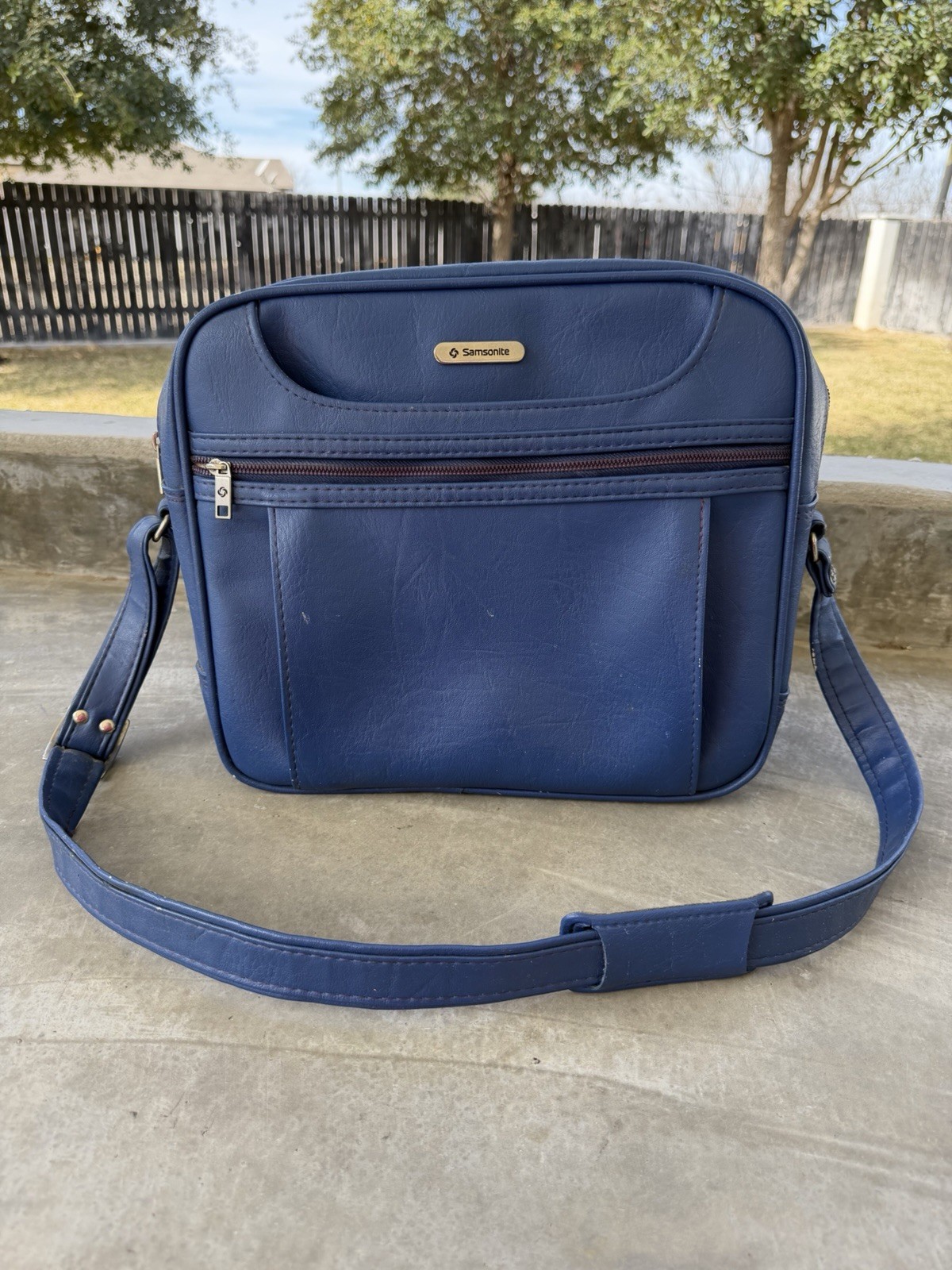 VINTAGE Samsonite blue faux leather travel bag with pockets and adjustable strap