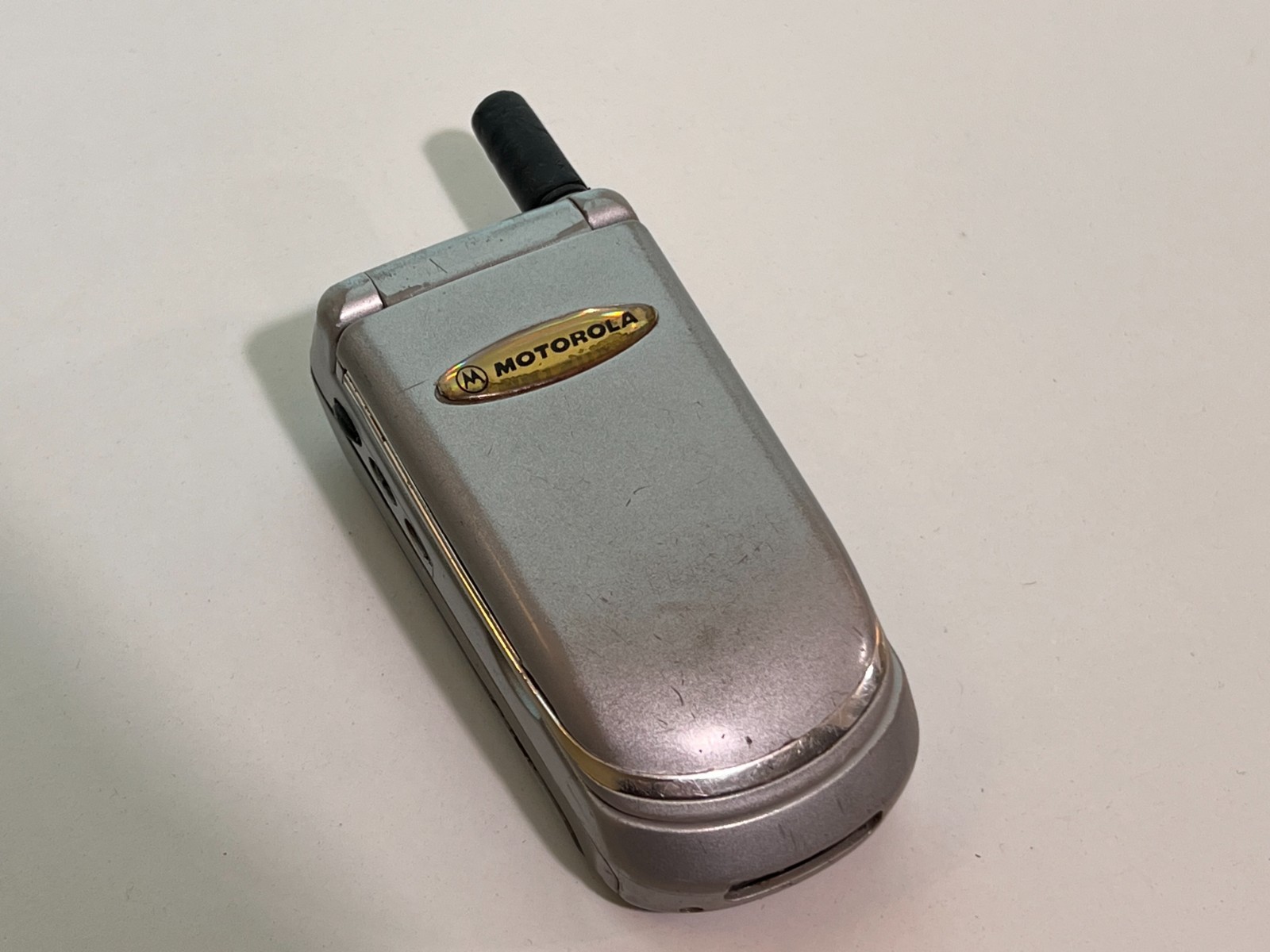 Motorola V3688 – Silver Color - Vintage Cell phones