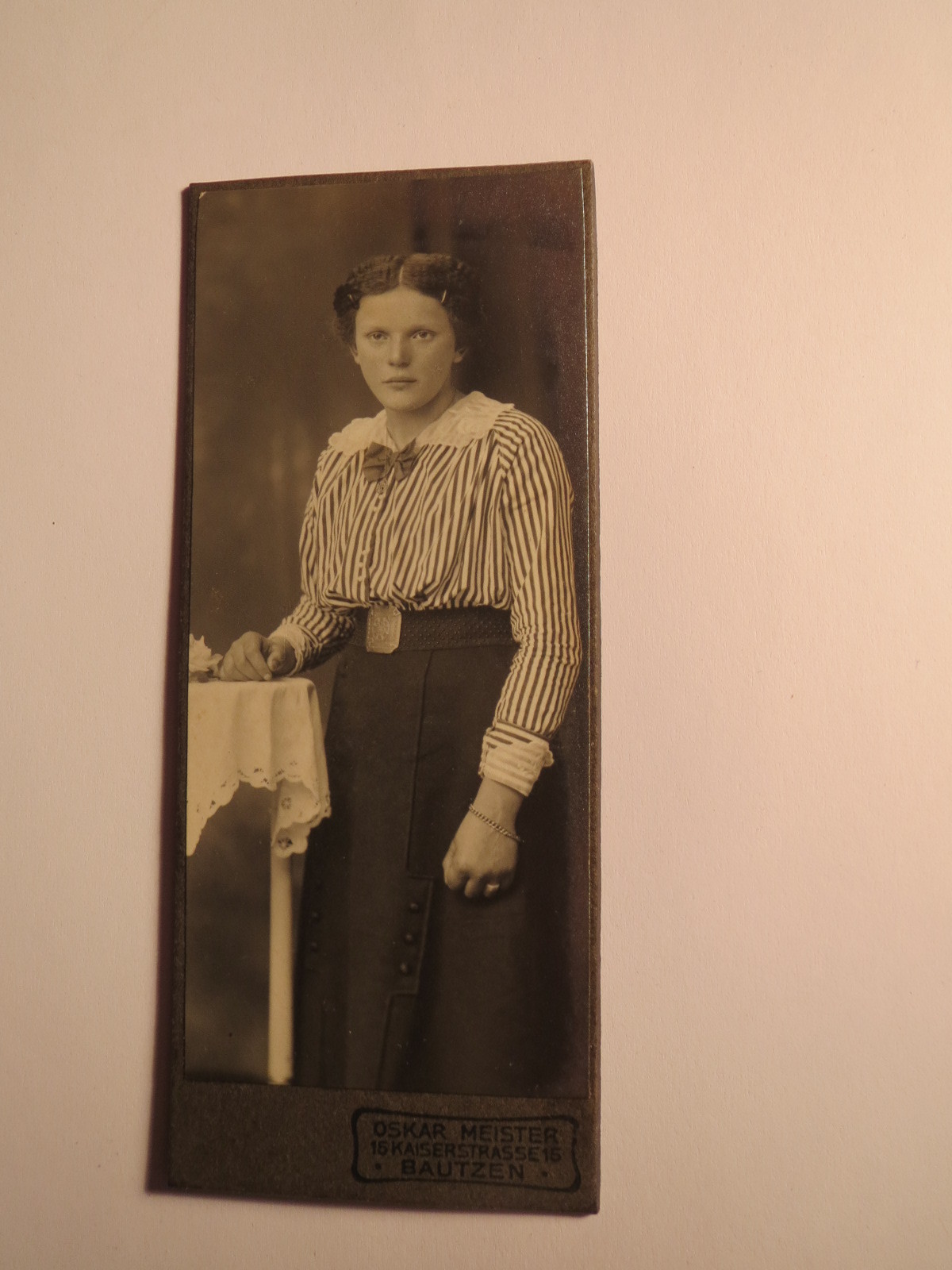 Bautzen - standing young woman in skirt - backdrop / CDV Oskar Meister