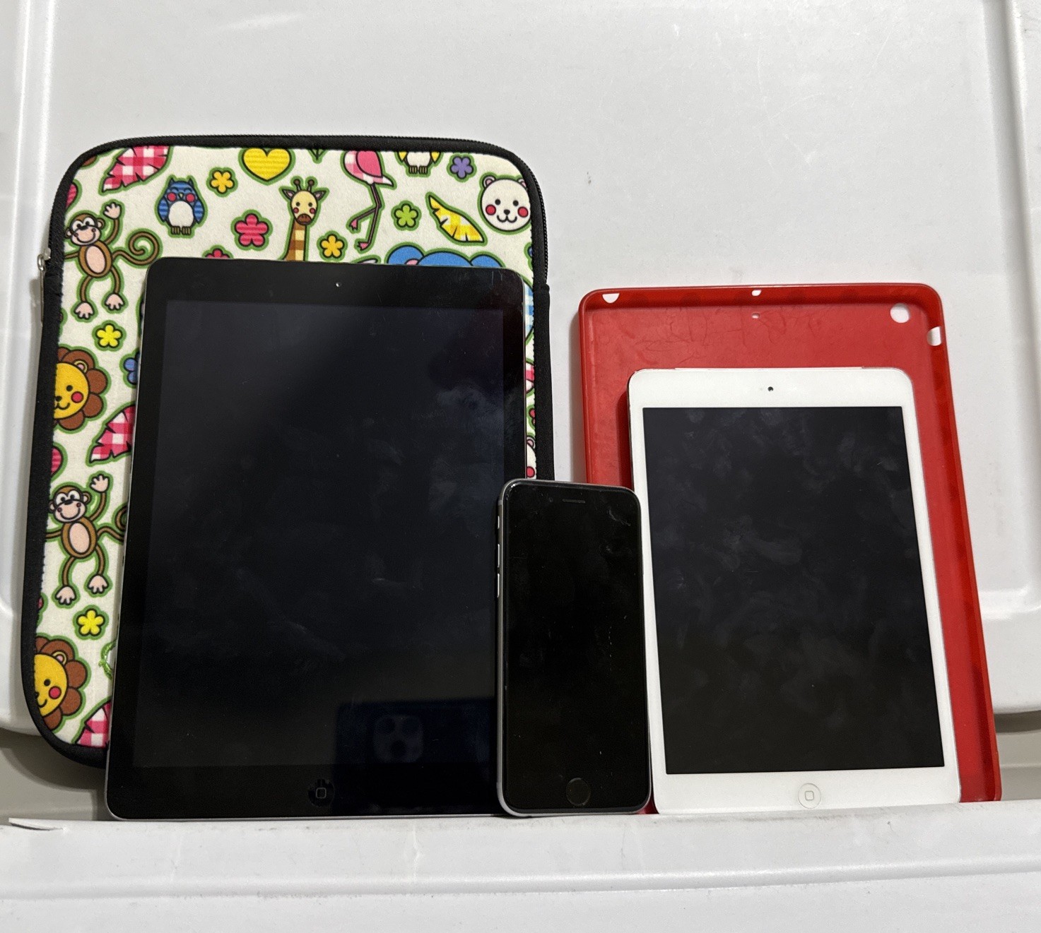 Apple Repair/Locked/As Is Lot A1474 A1688 A1490 iPad iPhone Generation Mini