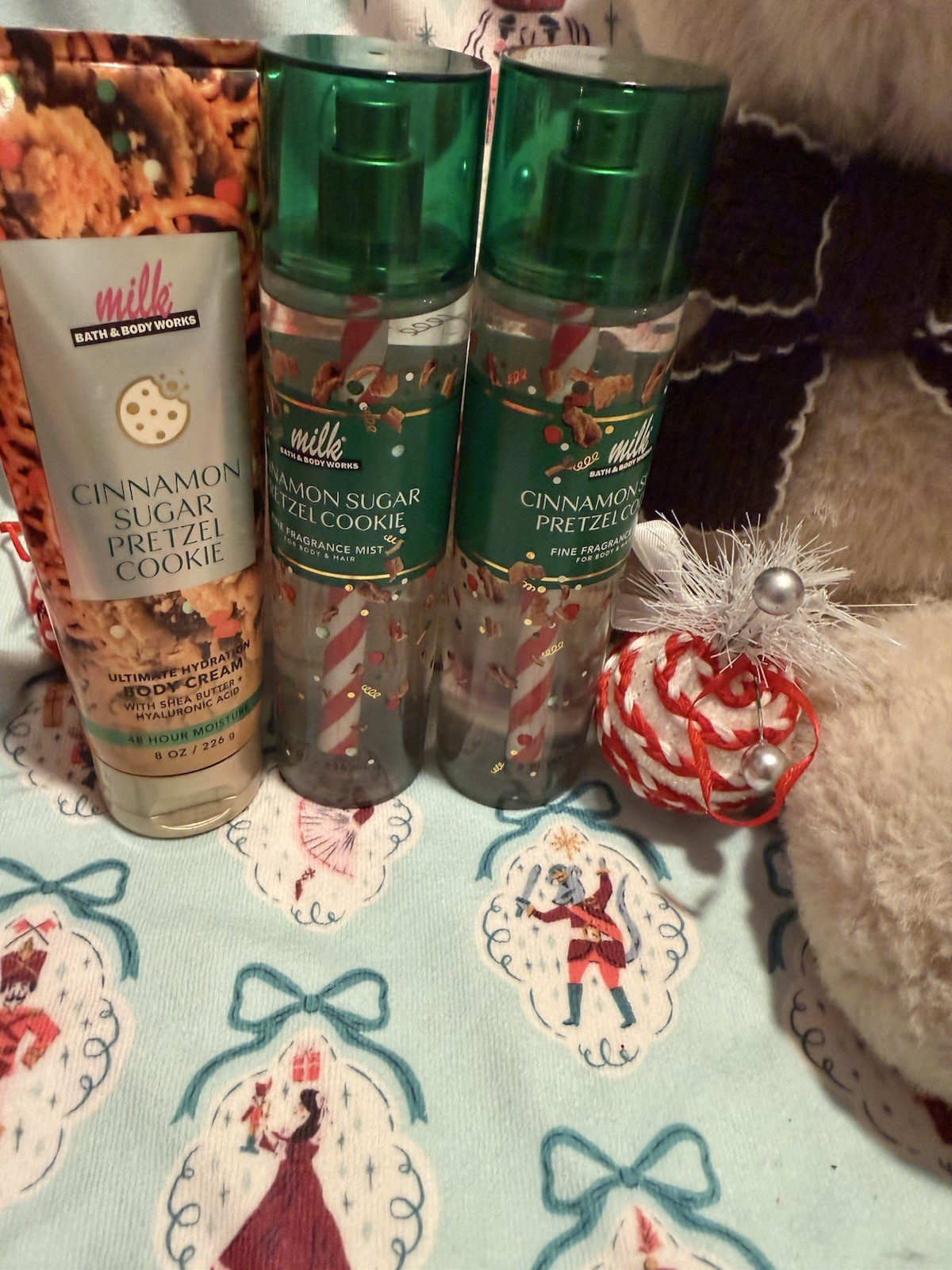Bath & Body Works Milk Cinnamon Sugar Pretzel Cookie Hydrating Cream & Mist Set
