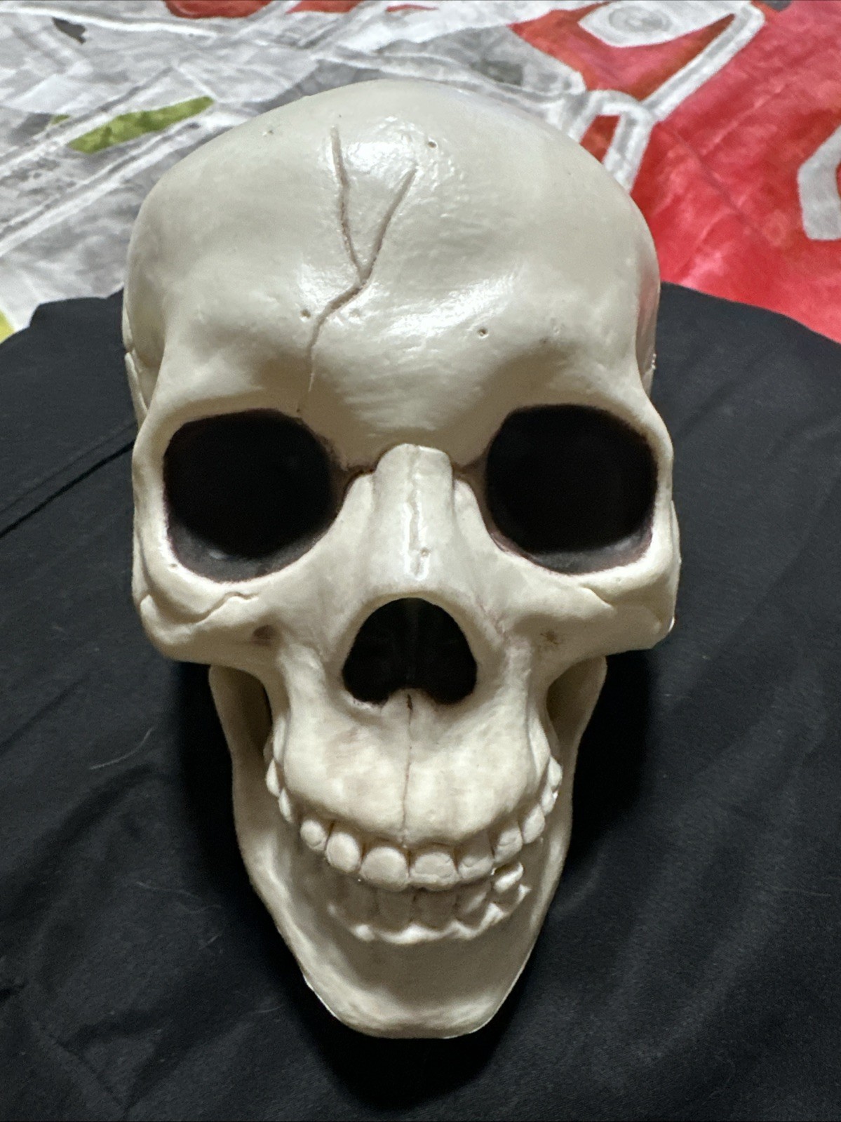 Halloween plastic skull mouth opens/closes Props Not Included