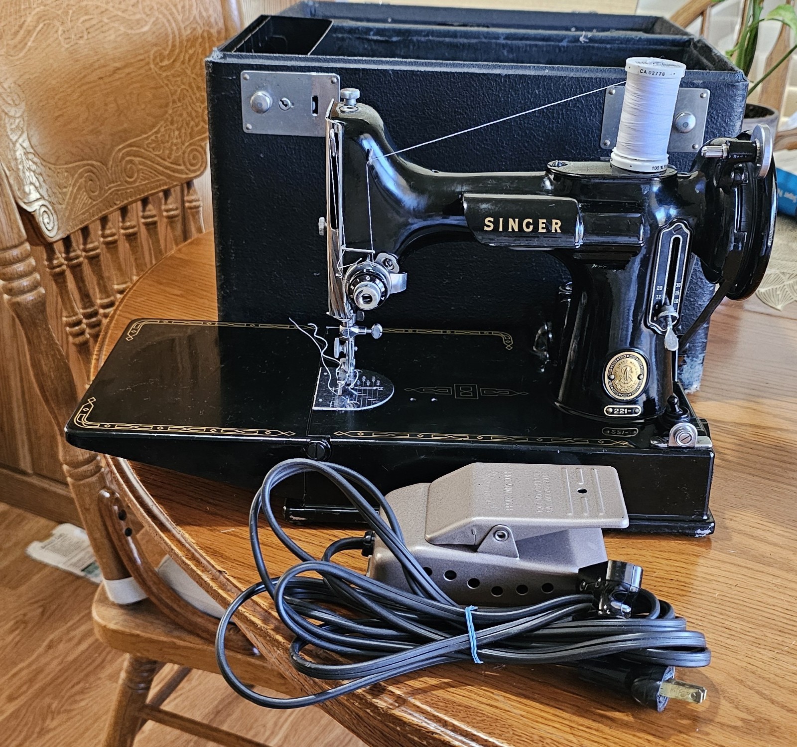 Singer 221 Vintage Original Sewing Machine with Case and Accessories