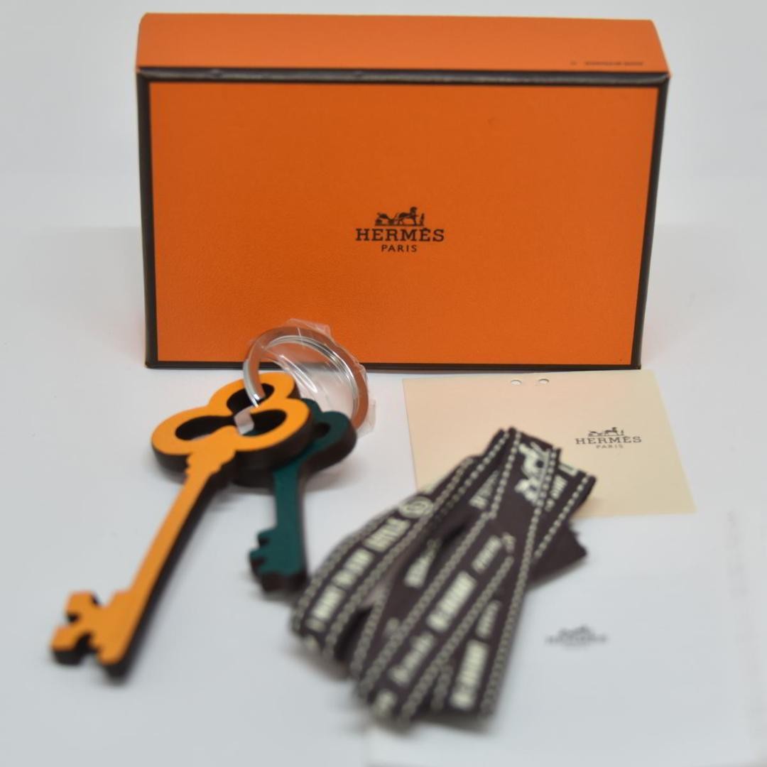 Unused New Hermes Petit h Key Holder Key Motif