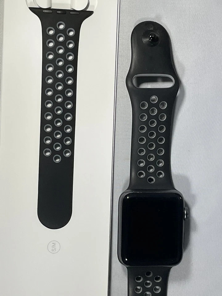 Black Apple Watch Series 2 42 mm Nike M/L Band Used
