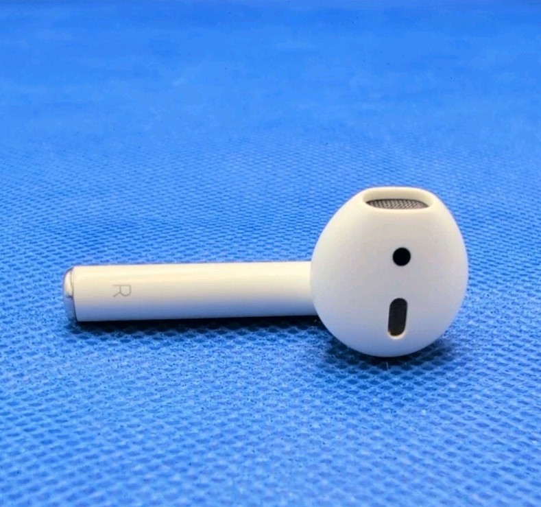 Apple AirPods 2nd Gen RIGHT Earbud A2032
