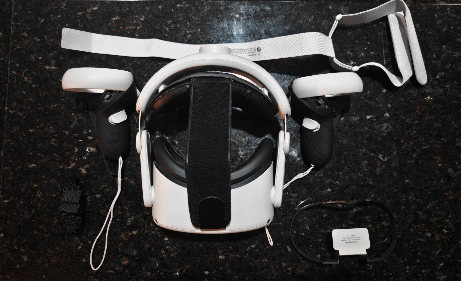 Oculus Quest 2 Advanced All-in-One VR Headset 256gb L/R controllers w/ headstrap