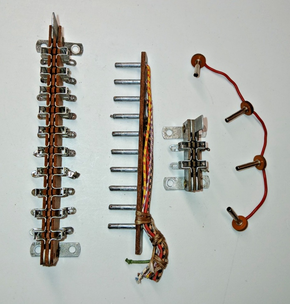 Gottlieb Pinball Jones Plug Connector (10 Pin Single Row + 4 Score Replay Level)