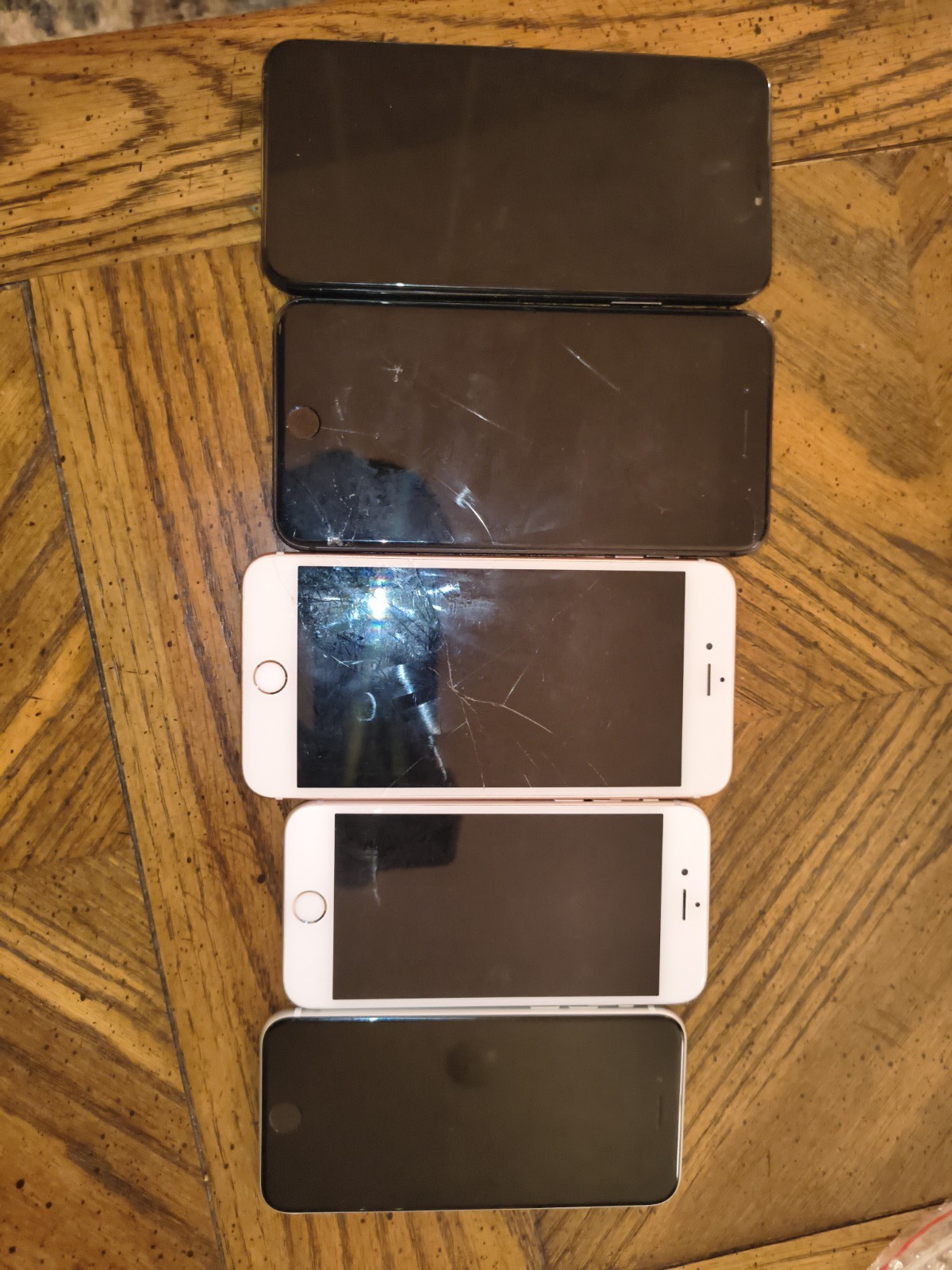 Apple Mixed Lot iPhones Various Models & Colors with Cell Phone Batteries
