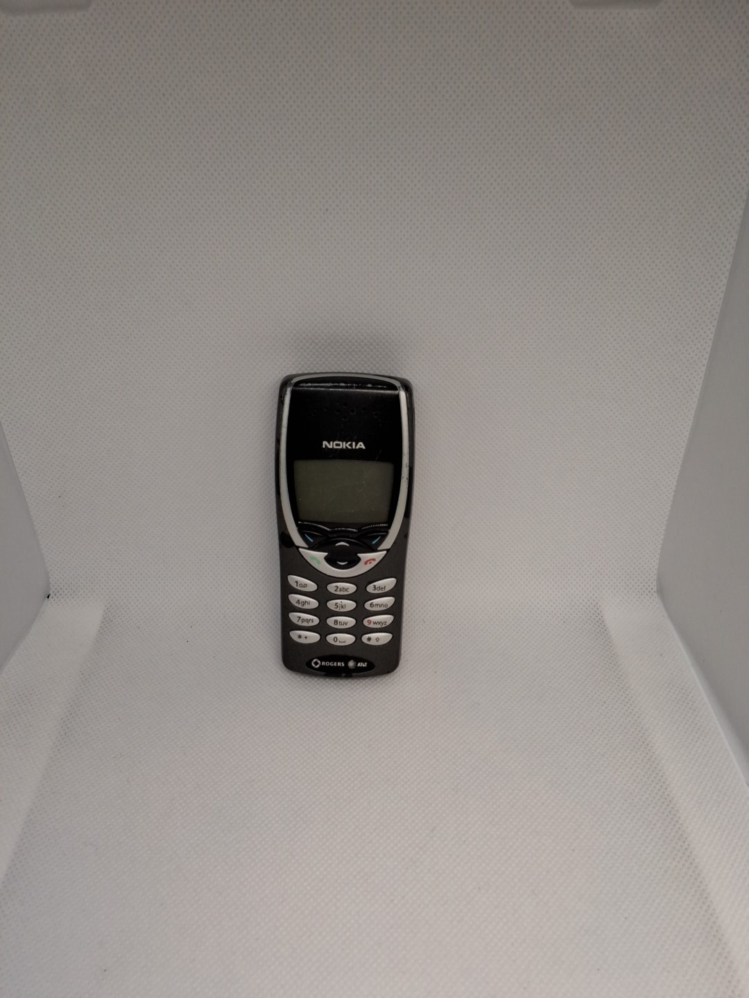 Nokia 8260 Vintage Phone (ROGERS & AT&T) - Gray - NOT WORKING with No BATTERY