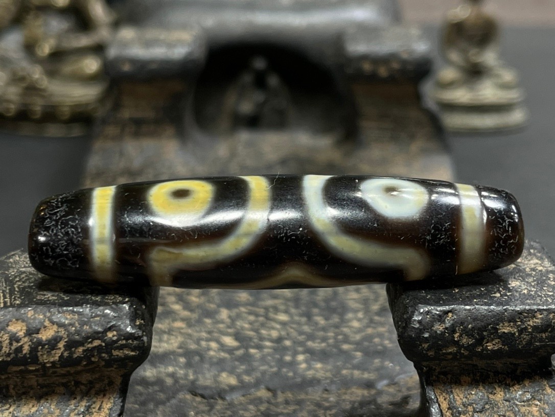 Old Tibetan Nepalese Himalayan Ancient 3 eye Old Dzi Talisman Beads Amulet 三眼天珠