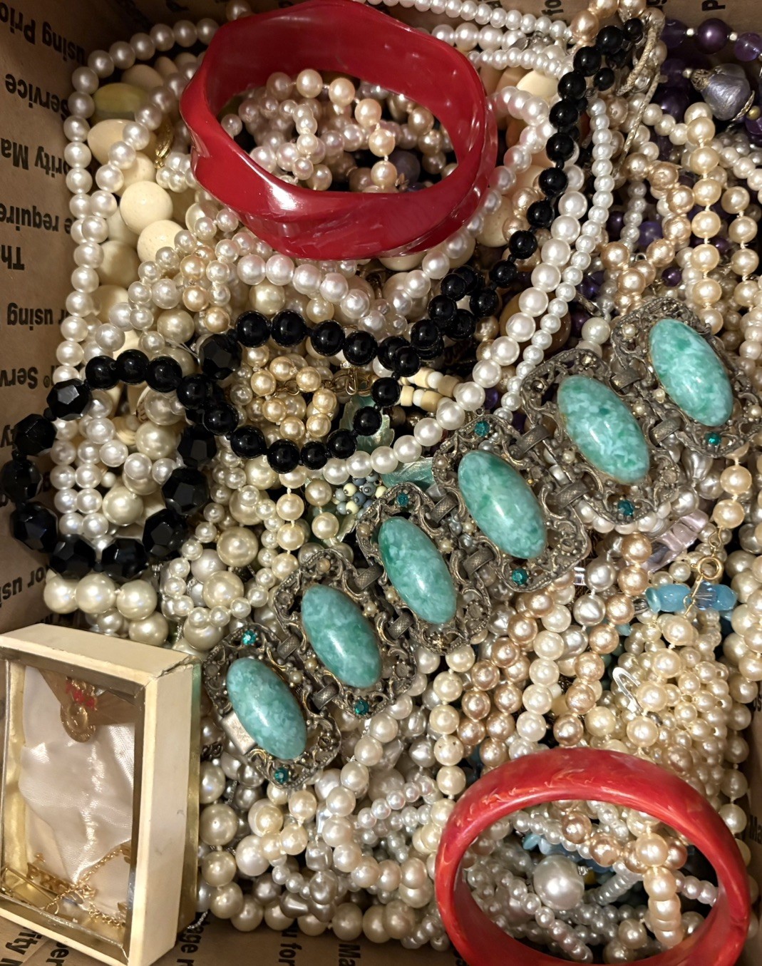 VINTAGE TO Mod MULTICOLOR AND Faux Pearl Rhinestone JEWELRY Lot 12 LB AS IS