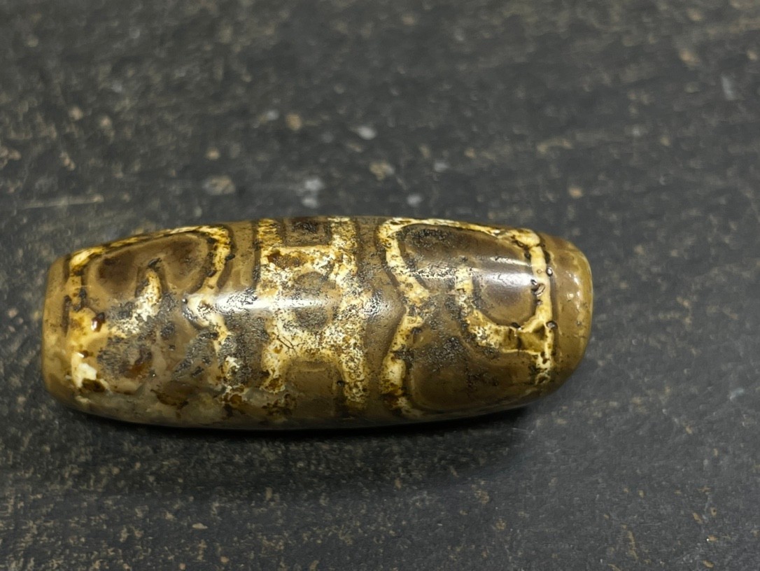 Old Tibetan Nepalese Himalayan Ancient eye Old Dzi Talisman Beads Amulet 莲师法帽天珠