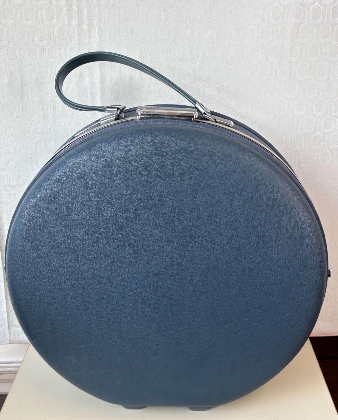 VTG AMERICAN TOURISTER TIARA BLUE ROUND HAT HARD CASE SUITCASE LUGGAGE FLORAL IN