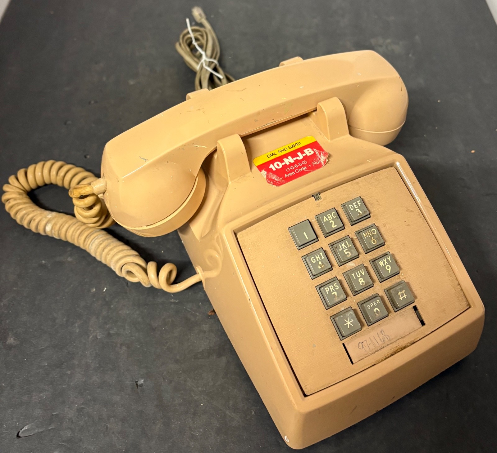 AT&T 2500 ivory push button touch tone desk phone telephone WORKS