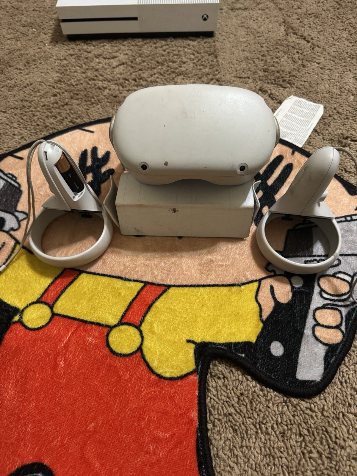 Meta Quest 2 White Plastic Standalone VR Headset with Two Controllers