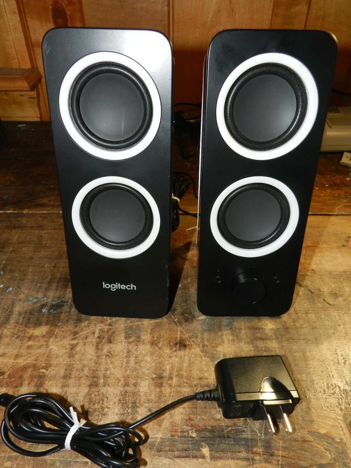 Logitech Z200 10W Multimedia Speakers, Pair - Black Tested/Works!!