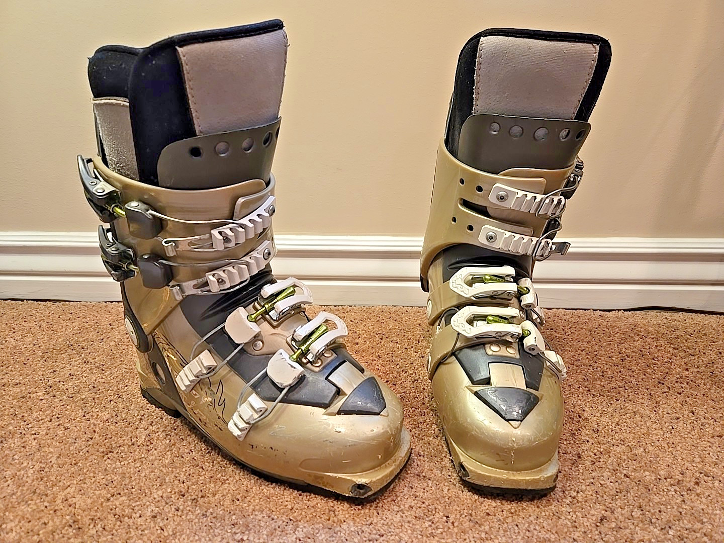 Dynafit Passion Zero 4U Womens AT Touring Ski Boots, Mondopoint 26, Back Country