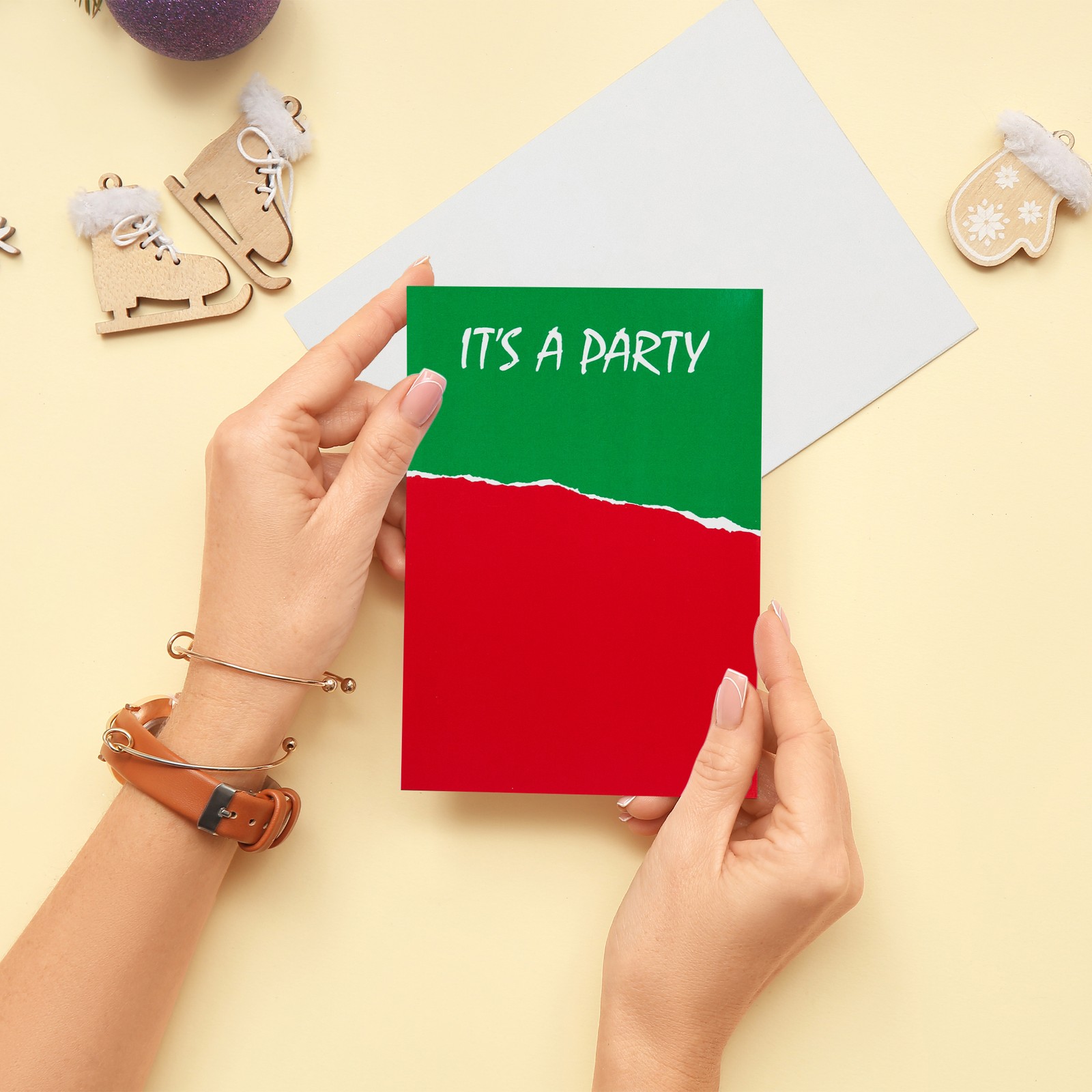 It's A Party Christmas Invitations with Envelopes - Set of 40
