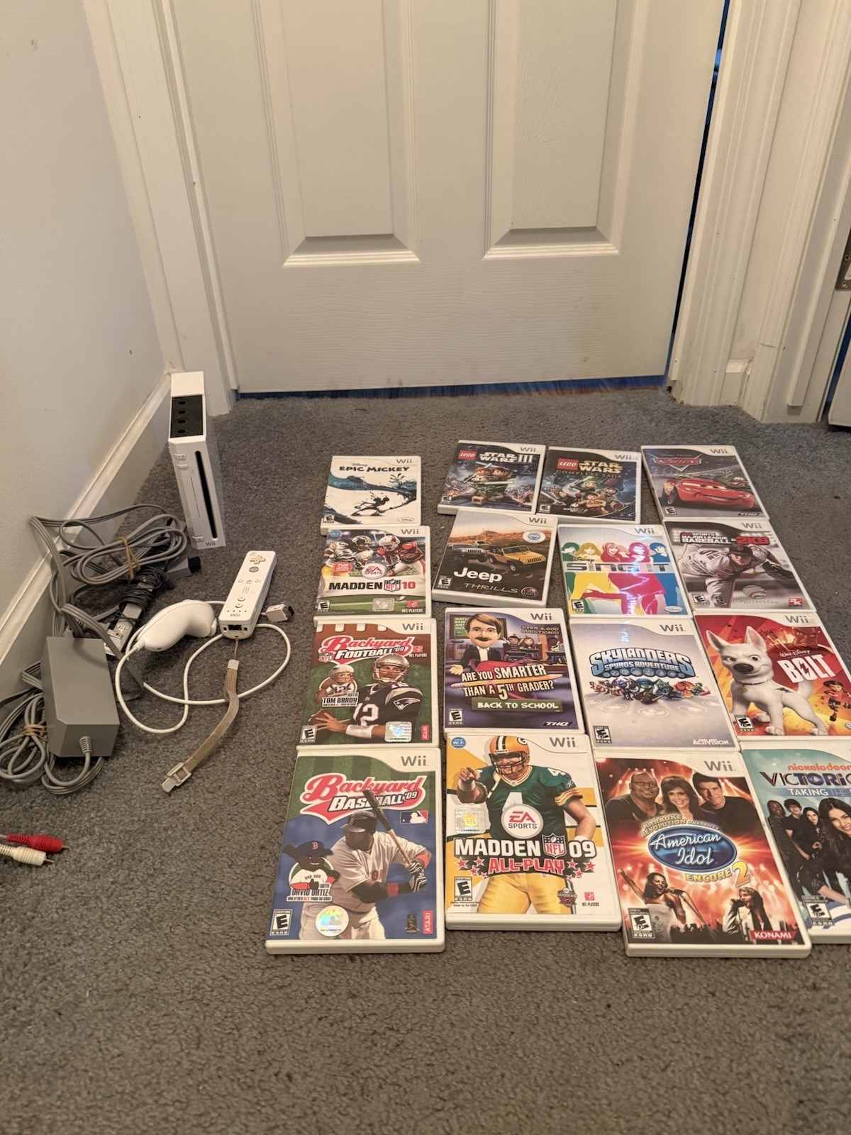 Nintendo Wii Console with 1 controller, Accessories, 16 Game Lot Star Wars, LEGO