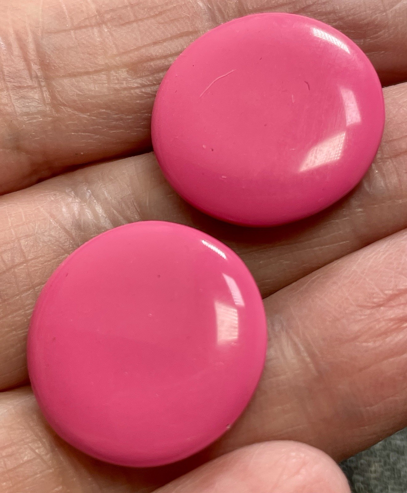 Vintage 3/4” Pink Round Enameled Metal Retro Earrings