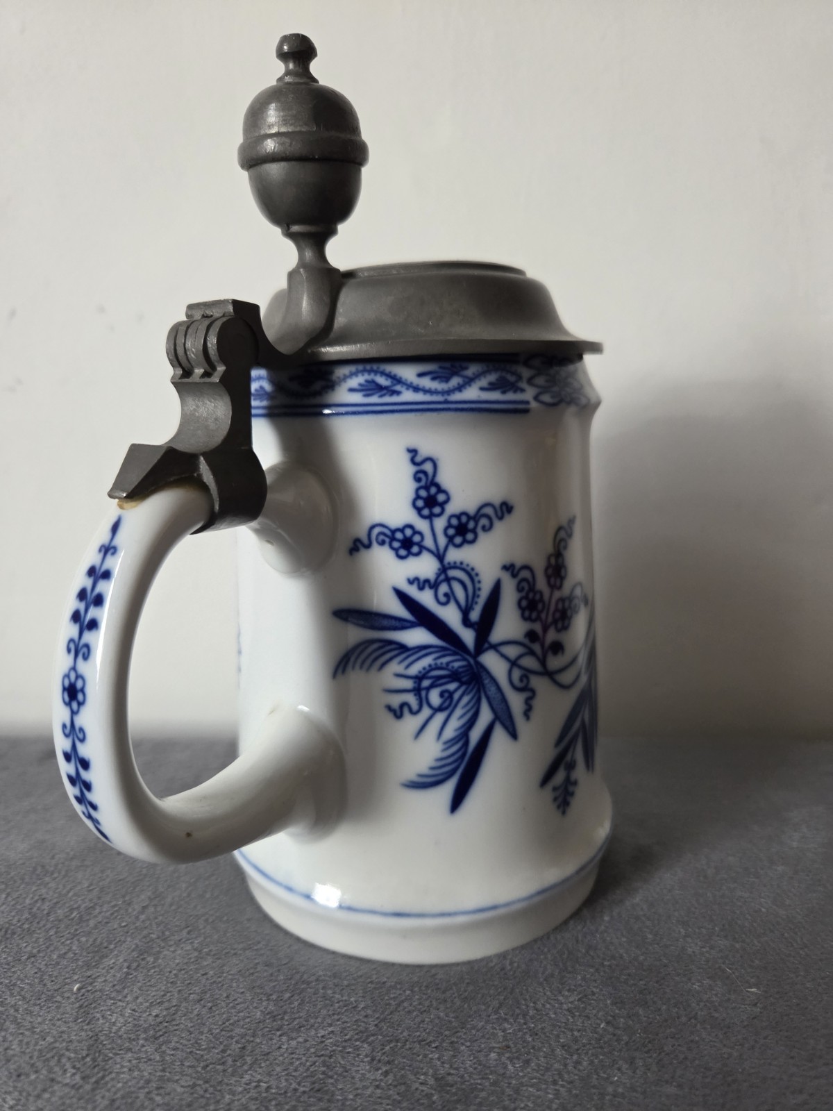 ​Vintage Dubí Blue Onion Porcelain Beer Stein with Pewter Lid Czechoslovakia 