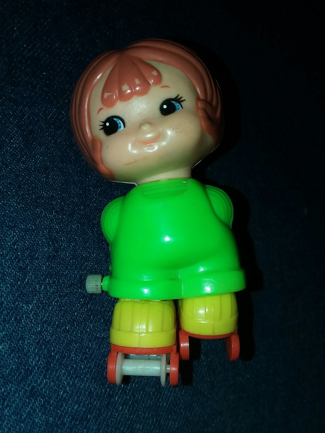 Vintage Wind-Up Toy 3" kid-a-long kids Roller Skating Little Girl Baby Tomy 1979