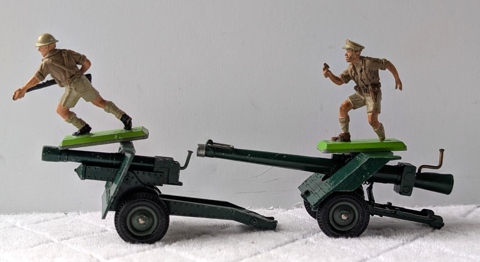 Britains Ltd Deetail WWII Howizter Gun, Anti-Tank Gun, 2 British Soldiers Africa