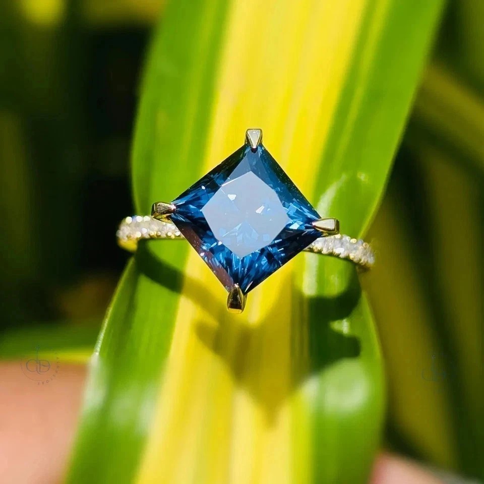 Natural Blue Color 1 CT Round Cut Lab-grown Diamond VVS1 Clarity Certified R827