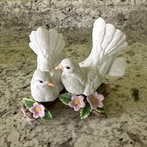 Vintage Homco Courtship Love Doves Figurine Birds #1453 White Porcelain Vintage